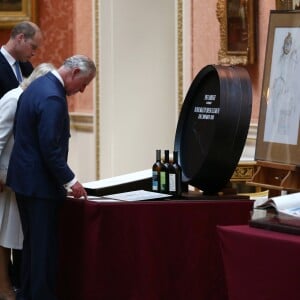 Le prince William, duc de Cambridge, Camille Parker Bowles, duchesse de Cornouailles, le prince Charles - Visite de la Galerie de la Reine au palais de Buckingham à Londres. Le 12 juillet 2017  The Duke of Cambridge, the Prince of Wales and the Duchess of Cornwall stand next to a display of Spanish items from the Royal Collection at Buckingham Palace, London which were being shown to Spain's King Felipe and Queen Letizia during the King's State Visit to the UK.12/07/2017 - Londres