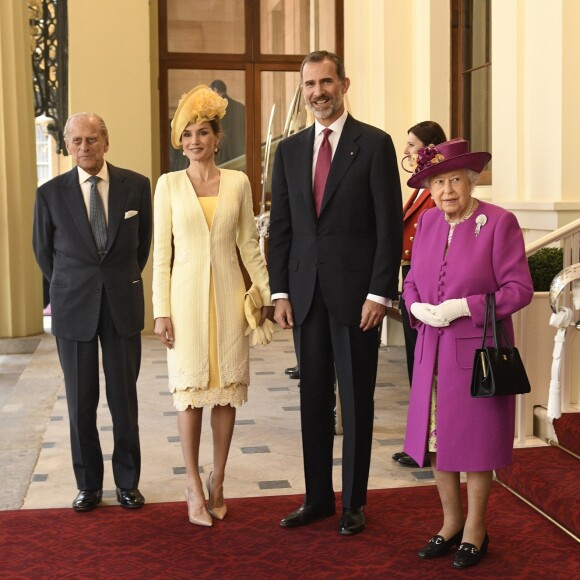 Le prince Philip, duc d'Edimbourg, la reine Letizia et le roi Felipe VI d'Espagne, la reine Elisabeth II d'Angleterre - Le couple royal d'Espagne reçu au palais de Buckingham par la famille royale d'Angleterre à Londres. Le 12 juillet 2017  Reception ceremony on occasion for their official visit to United Kingdom in London on Wednesday 12 July 2017. On the first day of their 3 day tour of United Kingdom12/07/2017 - Londres