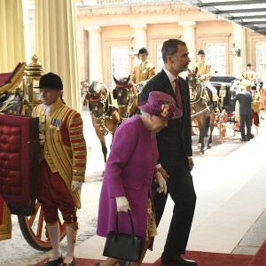 La reine Elisabeth II d'Angleterre et le roi Felipe VI d'Espagne - Le couple royal d'Espagne reçu au palais de Buckingham par la famille royale d'Angleterre à Londres. Le 12 juillet 2017  Reception ceremony on occasion for their official visit to United Kingdom in London on Wednesday 12 July 2017. On the first day of their 3 day tour of United Kingdom12/07/2017 - Londres