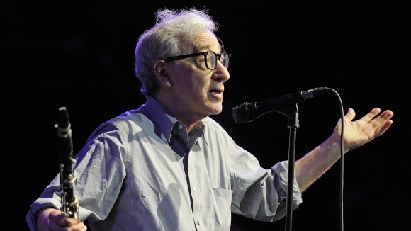 Woody Allen : Des Femen, seins nus, l'interrompent en plein show