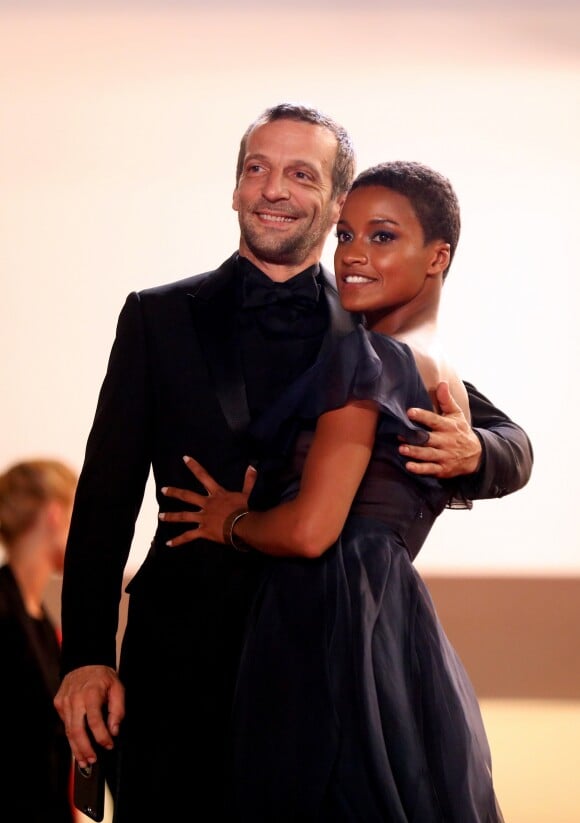 Mathieu Kassovitz et sa compagne Aude Legastelois (Habillée en Dior) - Montée des marches du film "Happy End" lors du 70e Festival International du Film de Cannes. Le 22 mai 2017. © Borde-Jacovides-Moreau/Bestimage