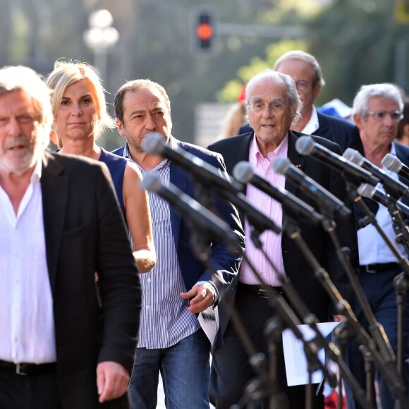 Michèle Laroque, Patrick Timsit, Michel Legrand lors de la cérémonie d'hommage aux victimes de l'attentat du 14 juillet 2016 à Nice, le 14 juillet 2017. © Bruno Bébert/Bestimage