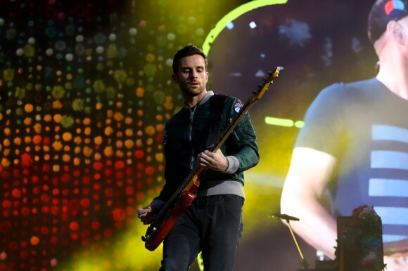 Guy Berryman - Coldplay lors du premier de ses trois concerts au Stade de France, Saint-Denis, le 15 juillet 2017