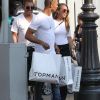 Exclusif - Jeremy Meeks se promène avec sa compagne Chloe Green dans les rues de Beverly Hills. Le 15 juillet 2017