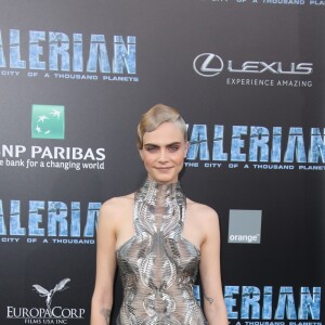 Cara Delevingne à la première de "Valérian et la Cité des milles planètes" au TCL Chinese Theater à Hollywood, le 17 juillet 2017