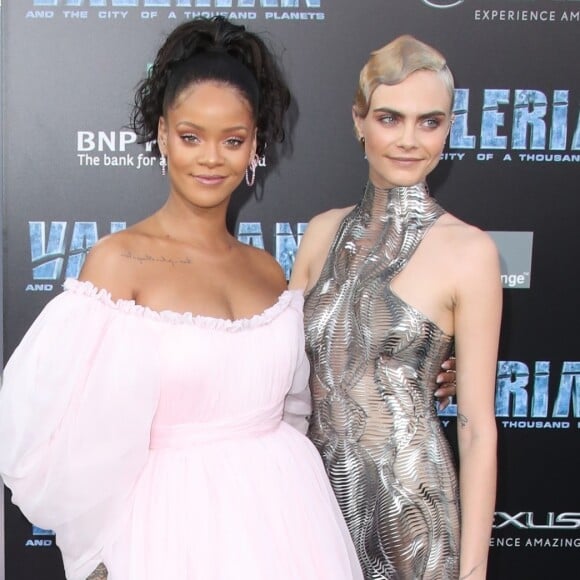 Rihanna et Cara Delevingne à la première de "Valérian et la Cité des milles planètes" au TCL Chinese Theater à Hollywood, le 17 juillet 2017