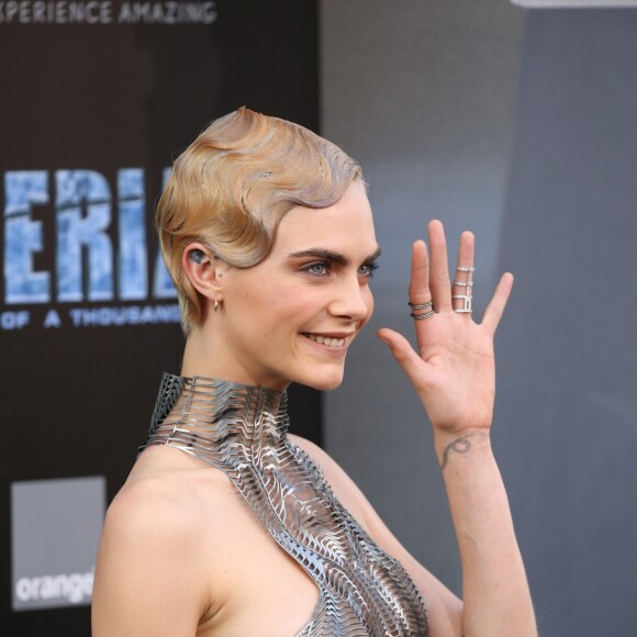 Cara Delevingne à la première de "Valérian et la Cité des milles planètes" au TCL Chinese Theater à Hollywood, le 17 juillet 2017