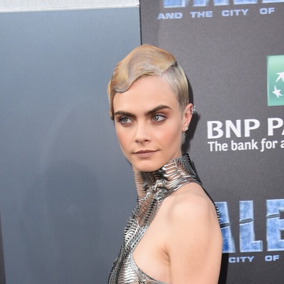 Cara Delevingne à la première de "Valérian et la Cité des milles planètes" au TCL Chinese Theater à Hollywood, le 17 juillet 2017