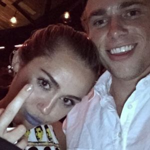 Miley Cyrus et Gus Kenworthy posent pour un selfie en août 2015