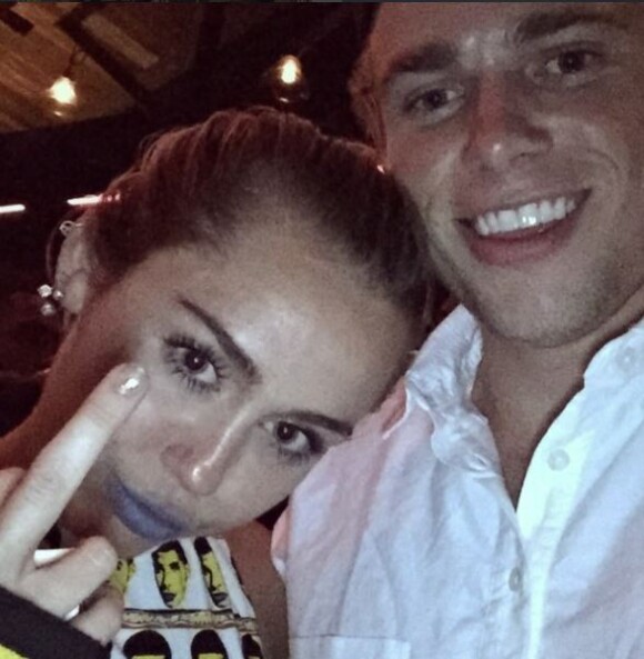 Miley Cyrus et Gus Kenworthy posent pour un selfie en août 2015