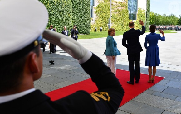Angela Merkel a officiellement souhaité la bienvenue au prince William et à la duchesse de Cambridge en Allemagne, le 19 juillet 2017 à Berlin.