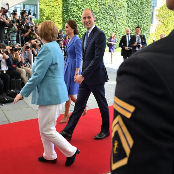 Angela Merkel a officiellement souhaité la bienvenue au prince William et à la duchesse de Cambridge en Allemagne, le 19 juillet 2017 à Berlin.