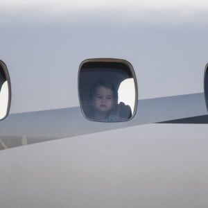 Le prince William et la duchesse Catherine de Cambridge ont atterri avec leurs enfants le prince George et la princesse Charlotte à Berlin le 19 juillet 2017 pour la suite de leur visite officielle entamée en Pologne.