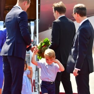 Le prince William et la duchesse Catherine de Cambridge ont atterri avec leurs enfants le prince George et la princesse Charlotte à Berlin le 19 juillet 2017 pour la suite de leur visite officielle entamée en Pologne.