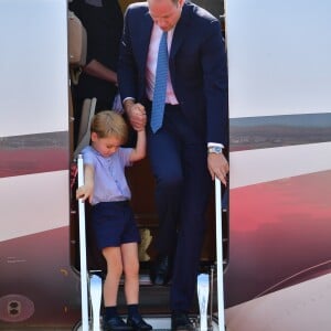 Le prince William et la duchesse Catherine de Cambridge ont atterri avec leurs enfants le prince George et la princesse Charlotte à Berlin le 19 juillet 2017 pour la suite de leur visite officielle entamée en Pologne.