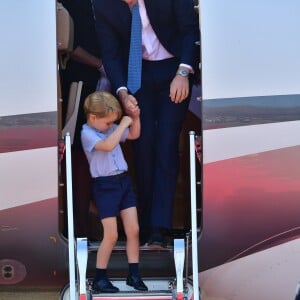 Le prince William et la duchesse Catherine de Cambridge ont atterri avec leurs enfants le prince George et la princesse Charlotte à Berlin le 19 juillet 2017 pour la suite de leur visite officielle entamée en Pologne.