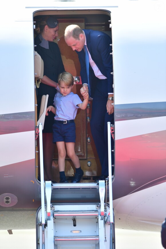 Le prince William et la duchesse Catherine de Cambridge ont atterri avec leurs enfants le prince George et la princesse Charlotte à Berlin le 19 juillet 2017 pour la suite de leur visite officielle entamée en Pologne.