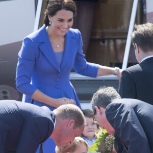 Le prince William et la duchesse Catherine de Cambridge ont atterri avec leurs enfants le prince George et la princesse Charlotte à Berlin le 19 juillet 2017 pour la suite de leur visite officielle entamée en Pologne.