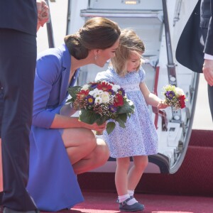 Le prince William et la duchesse Catherine de Cambridge ont atterri avec leurs enfants le prince George et la princesse Charlotte à Berlin le 19 juillet 2017 pour la suite de leur visite officielle entamée en Pologne.