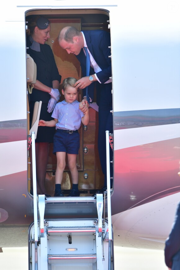 Le prince William et la duchesse Catherine de Cambridge ont atterri avec leurs enfants le prince George et la princesse Charlotte à Berlin le 19 juillet 2017 pour la suite de leur visite officielle entamée en Pologne.