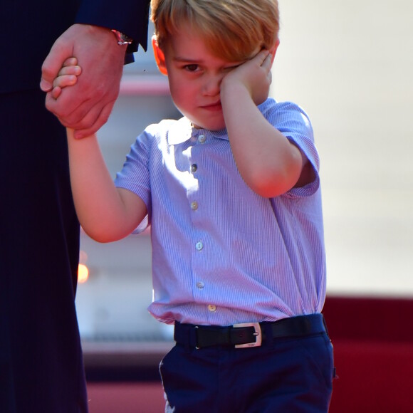 Le prince William et la duchesse Catherine de Cambridge ont atterri avec leurs enfants le prince George et la princesse Charlotte à Berlin le 19 juillet 2017 pour la suite de leur visite officielle entamée en Pologne.