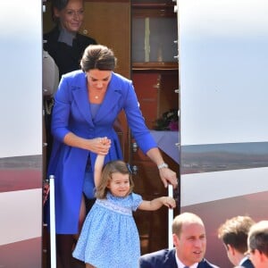 Le prince William et la duchesse Catherine de Cambridge sont arrivés avec leurs enfants le prince George et la princesse Charlotte à Berlin le 19 juillet 2017 pour la suite de leur visite officielle entamée en Pologne.