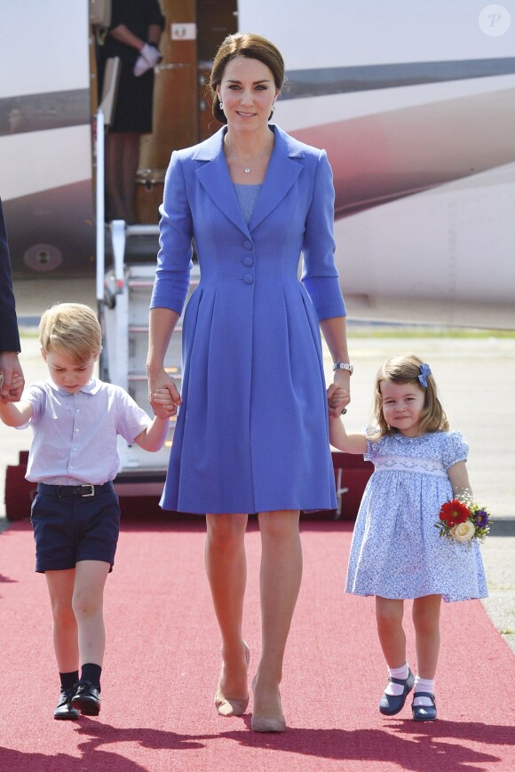 Le prince William et la duchesse Catherine de Cambridge sont arrivés avec leurs enfants le prince George et la princesse Charlotte à Berlin le 19 juillet 2017 pour la suite de leur visite officielle entamée en Pologne.