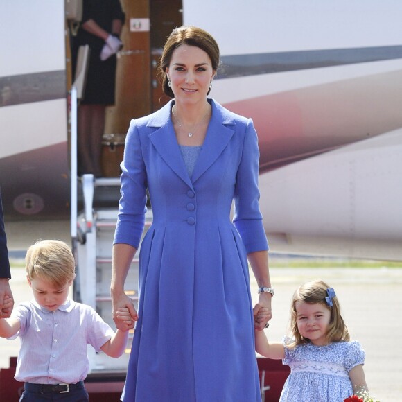 Le prince William et la duchesse Catherine de Cambridge sont arrivés avec leurs enfants le prince George et la princesse Charlotte à Berlin le 19 juillet 2017 pour la suite de leur visite officielle entamée en Pologne.