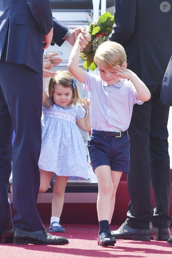 Le prince William et la duchesse Catherine de Cambridge sont arrivés avec leurs enfants le prince George et la princesse Charlotte à Berlin le 19 juillet 2017 pour la suite de leur visite officielle entamée en Pologne.