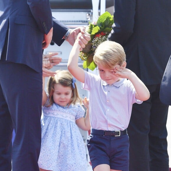 Le prince William et la duchesse Catherine de Cambridge sont arrivés avec leurs enfants le prince George et la princesse Charlotte à Berlin le 19 juillet 2017 pour la suite de leur visite officielle entamée en Pologne.