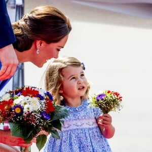 Le prince William et la duchesse Catherine de Cambridge sont arrivés avec leurs enfants le prince George et la princesse Charlotte à Berlin le 19 juillet 2017 pour la suite de leur visite officielle entamée en Pologne.