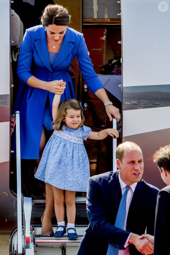 Le prince William et la duchesse Catherine de Cambridge sont arrivés avec leurs enfants le prince George et la princesse Charlotte à Berlin le 19 juillet 2017 pour la suite de leur visite officielle entamée en Pologne.