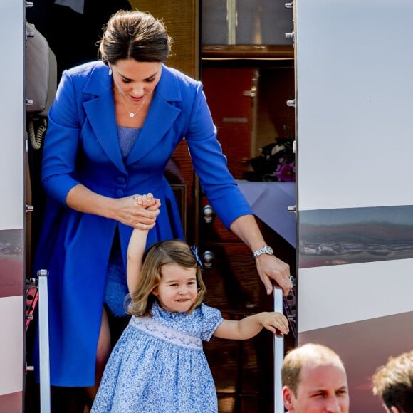 Le prince William et la duchesse Catherine de Cambridge sont arrivés avec leurs enfants le prince George et la princesse Charlotte à Berlin le 19 juillet 2017 pour la suite de leur visite officielle entamée en Pologne.