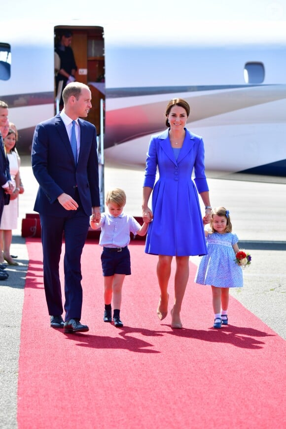 Le prince William et la duchesse Catherine de Cambridge sont arrivés avec leurs enfants le prince George et la princesse Charlotte à Berlin le 19 juillet 2017 pour la suite de leur visite officielle entamée en Pologne.