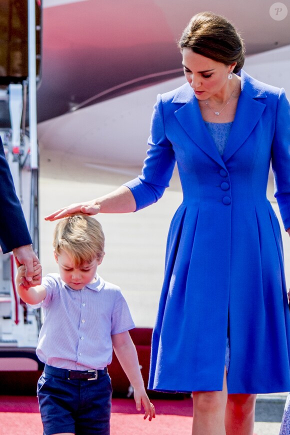 Le prince William et la duchesse Catherine de Cambridge sont arrivés avec leurs enfants le prince George et la princesse Charlotte à Berlin le 19 juillet 2017 pour la suite de leur visite officielle entamée en Pologne.