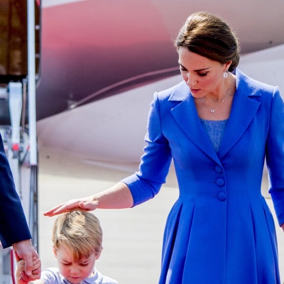 Le prince William et la duchesse Catherine de Cambridge sont arrivés avec leurs enfants le prince George et la princesse Charlotte à Berlin le 19 juillet 2017 pour la suite de leur visite officielle entamée en Pologne.