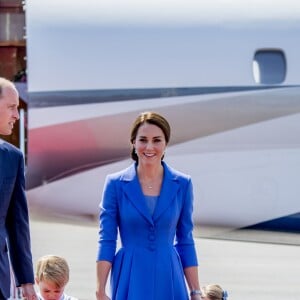 Le prince William et la duchesse Catherine de Cambridge sont arrivés avec leurs enfants le prince George et la princesse Charlotte à Berlin le 19 juillet 2017 pour la suite de leur visite officielle entamée en Pologne.