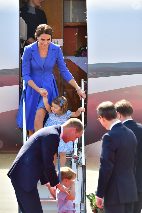 Le prince William et la duchesse Catherine de Cambridge sont arrivés avec leurs enfants le prince George et la princesse Charlotte à Berlin le 19 juillet 2017 pour la suite de leur visite officielle entamée en Pologne.