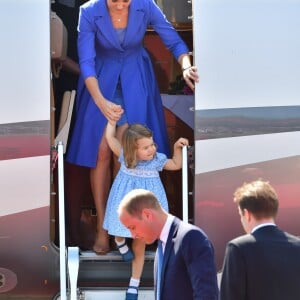 Le prince William et la duchesse Catherine de Cambridge sont arrivés avec leurs enfants le prince George et la princesse Charlotte à Berlin le 19 juillet 2017 pour la suite de leur visite officielle entamée en Pologne.