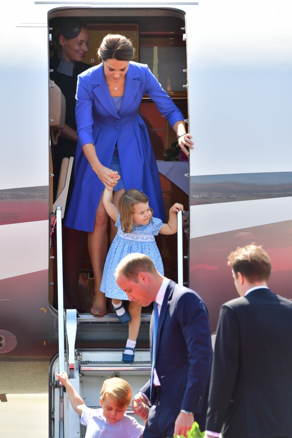 Le prince William et la duchesse Catherine de Cambridge sont arrivés avec leurs enfants le prince George et la princesse Charlotte à Berlin le 19 juillet 2017 pour la suite de leur visite officielle entamée en Pologne.