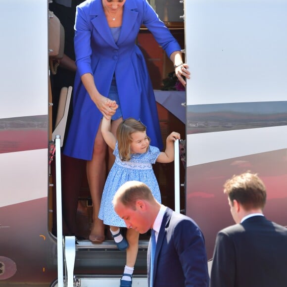 Le prince William et la duchesse Catherine de Cambridge sont arrivés avec leurs enfants le prince George et la princesse Charlotte à Berlin le 19 juillet 2017 pour la suite de leur visite officielle entamée en Pologne.