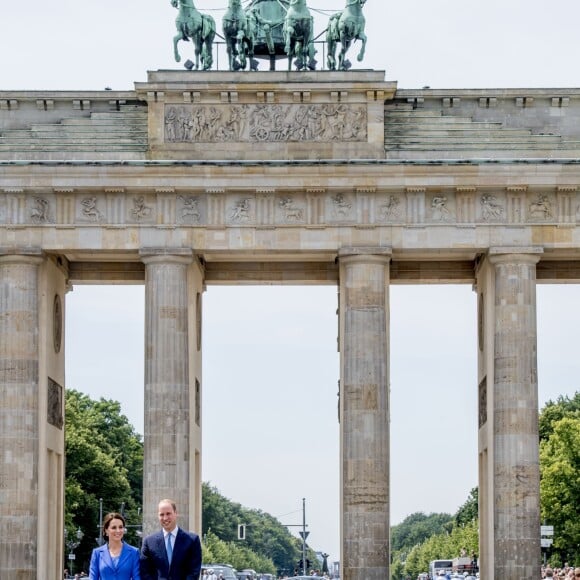 Kate Middleton et le prince William en visite à la porte de Brandebourg à Berlin, le 19 juillet 2017.