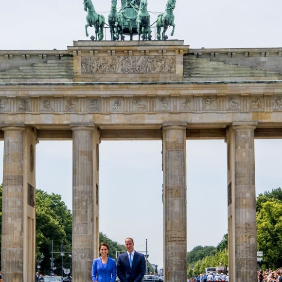 Kate Middleton et le prince William en visite à la porte de Brandebourg à Berlin, le 19 juillet 2017.