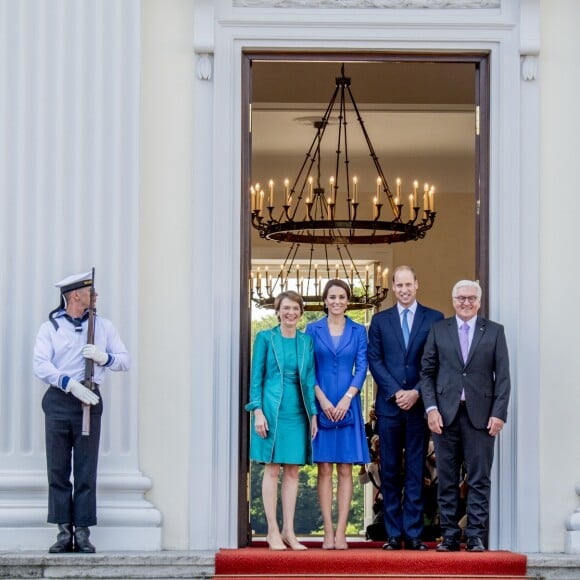 Kate Middleton, duchesse de Cambridge et le prince William, duc de Cambridge, reçus au palais de Bellevue à Berlin par le président Frank-Walter Steinmeier et sa femme Elke Büdenbender, le 19 juillet 2017.