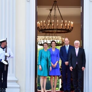 Kate Middleton, duchesse de Cambridge et le prince William, duc de Cambridge, reçus au palais de Bellevue à Berlin par le président Frank-Walter Steinmeier et sa femme Elke Büdenbender, le 19 juillet 2017.