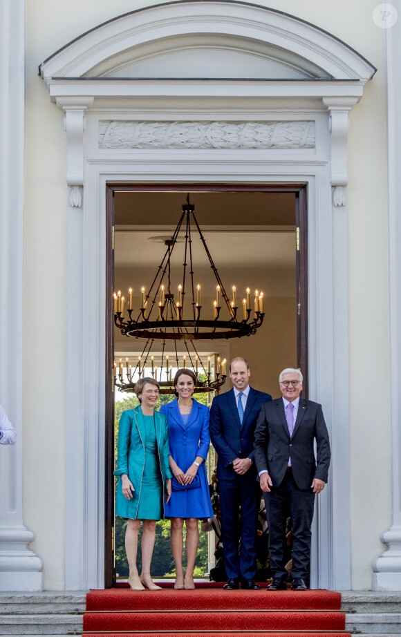 Kate Middleton, duchesse de Cambridge et le prince William, duc de Cambridge, reçus au palais de Bellevue à Berlin par le président Frank-Walter Steinmeier et sa femme Elke Büdenbender, le 19 juillet 2017.