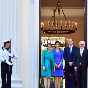 Kate Middleton, duchesse de Cambridge et le prince William, duc de Cambridge, reçus au palais de Bellevue à Berlin par le président Frank-Walter Steinmeier et sa femme Elke Büdenbender, le 19 juillet 2017.