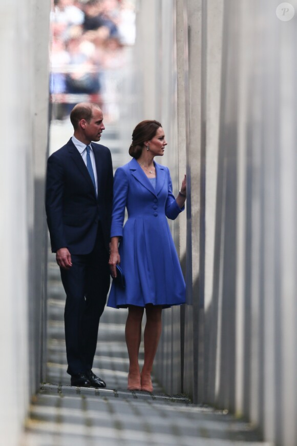 Le prince William et Kate Middleton au Mémorial de l'Holocauste à Berlin, à Berlin le 19 juillet 2017 dans le cadre de leur visite officielle.