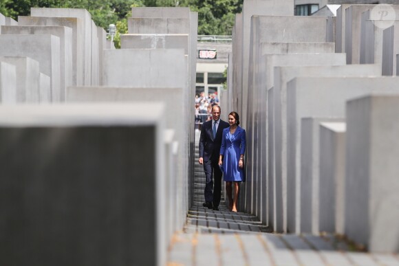 Le prince William et Kate Middleton au Mémorial de l'Holocauste à Berlin, à Berlin le 19 juillet 2017 dans le cadre de leur visite officielle.