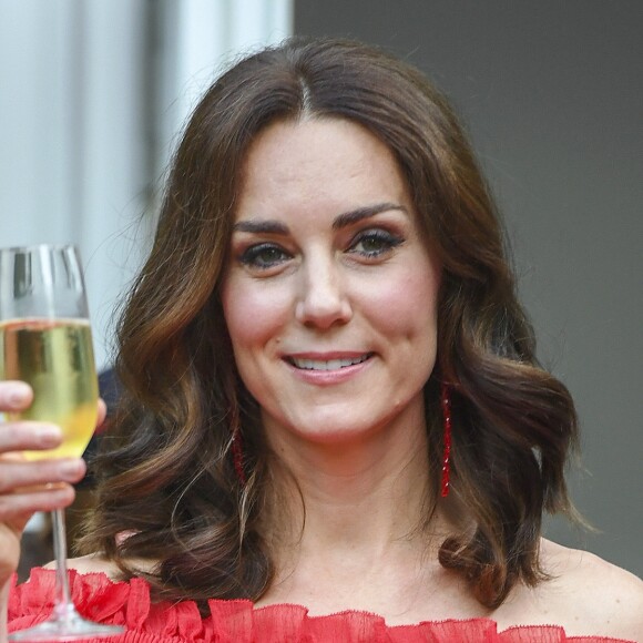 Kate Middleton, duchesse de Cambridge, en Alexander McQueen lors de la garden party organisée par l'ambassadeur de Grande-Bretagne à Berlin le 19 juillet 2017 en l'honneur de l'anniversaire de la reine.